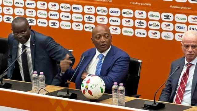 "الكاف" تفتح تحقيقا حول استفزازات الجزائر في افتتاح "الشان"