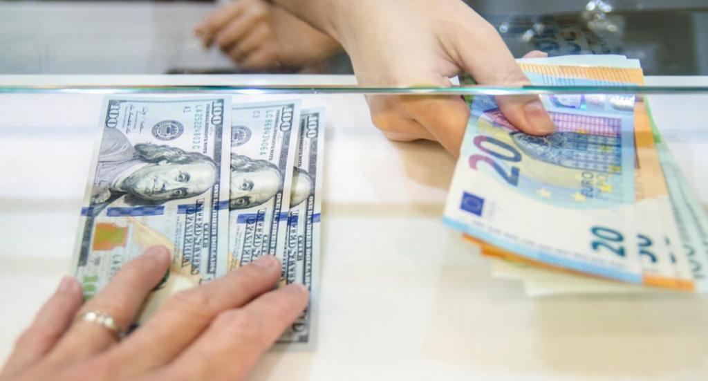 بعد إقرار قانون إصلاح التقاعد.. فرنسا تترصد تحويلات المهاجرين المغاربة