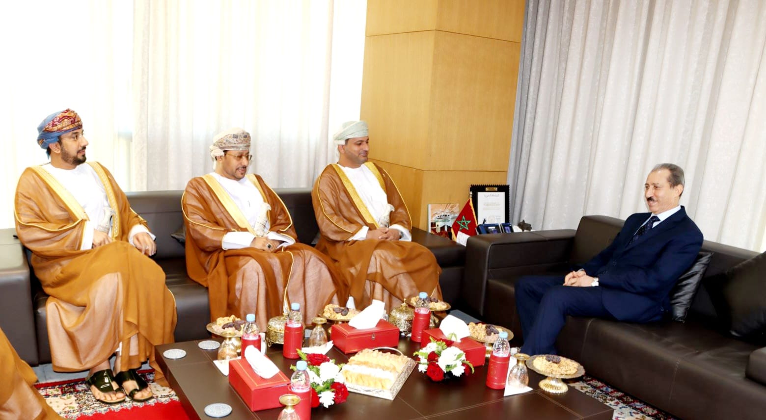 تعزيز التعاون القضائي محور مباحثات الداكي مع المدعي العام بسلطنة عمان