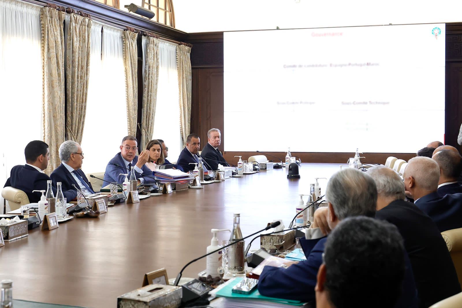 ملف ترشيح احتضان مونديال 2030.. أخنوش يترأس أول اجتماع للجنة لقجع