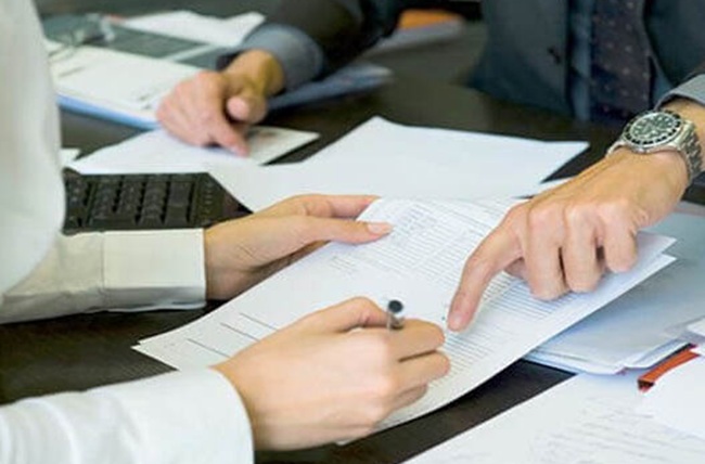 الحكومة تضع الصفقات العمومية في صدارة الإصلاح المؤسساتي