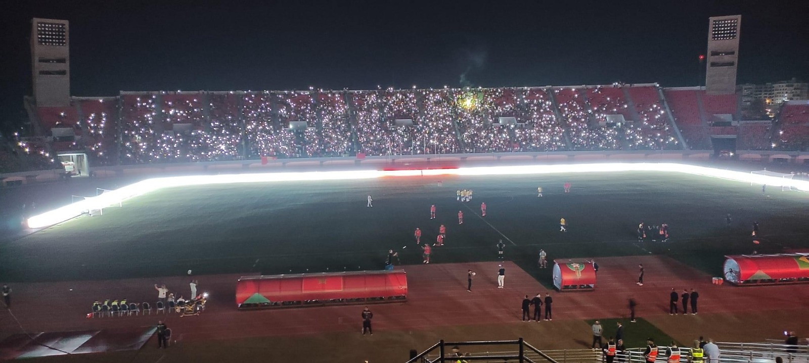 مكتب الكهرباء والماء يتيرأ من انقطاع التيار عن الملعب الكبير بفاس