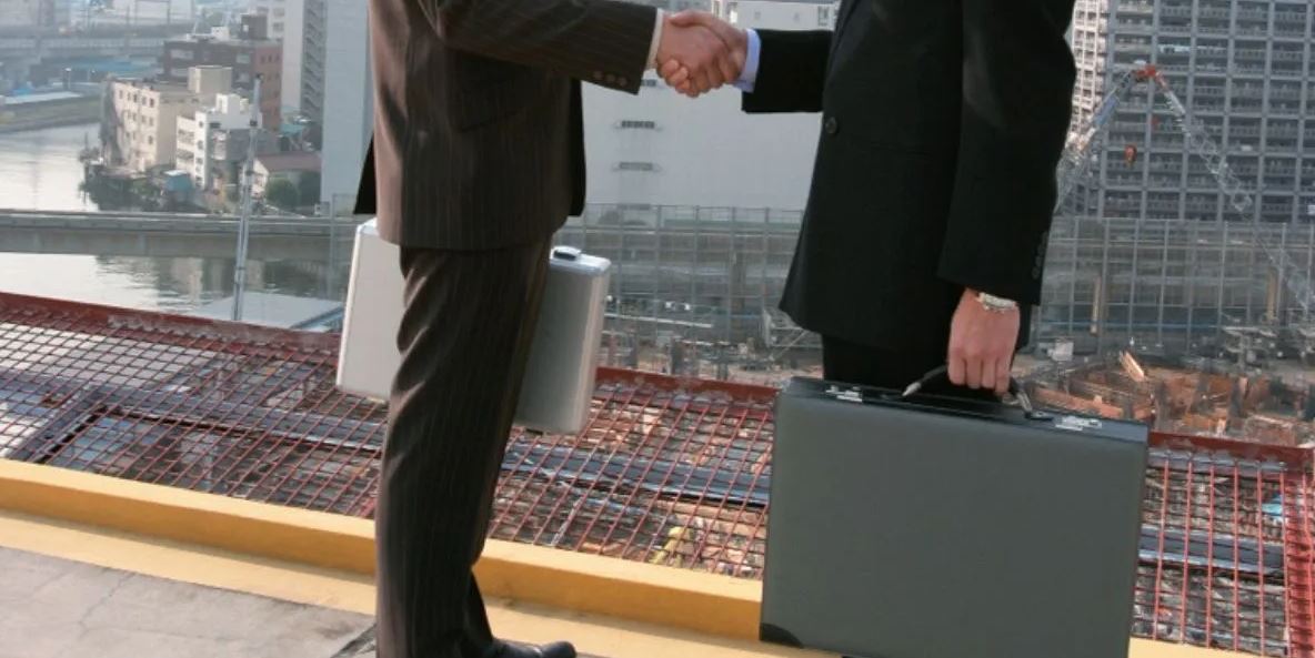 المغاربة استثمروا 1940 مليار في الخارج