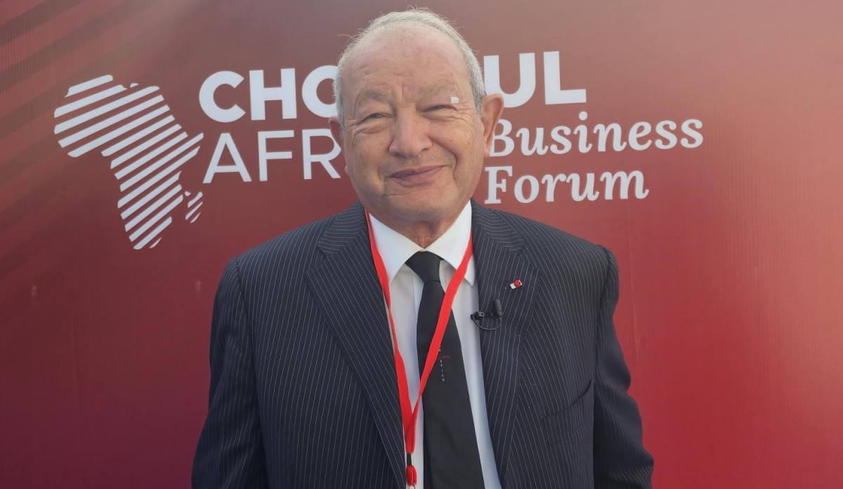 ملياردير مصري  يعتزم  الاستثمار في محطات لشحن السيارات الكهربائية بالمغرب