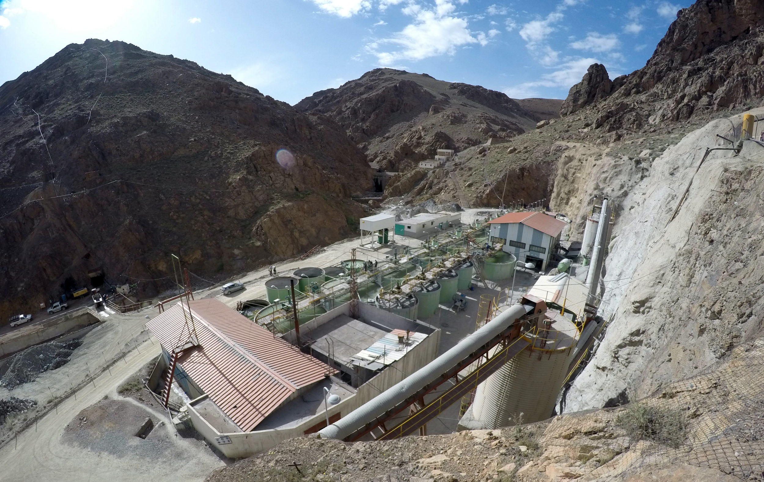 "آيا غولد أند سيلفر" الكندية تسجل إنتاجا "قياسيا" من الفضة في منجم "زكوندر"