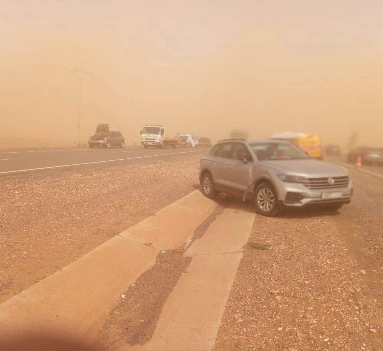 بسبب عواصف الرياح والغبار.. وزارة بركة تدعوا مستعملي الطرق إلى الحذر وتأجيل السفر