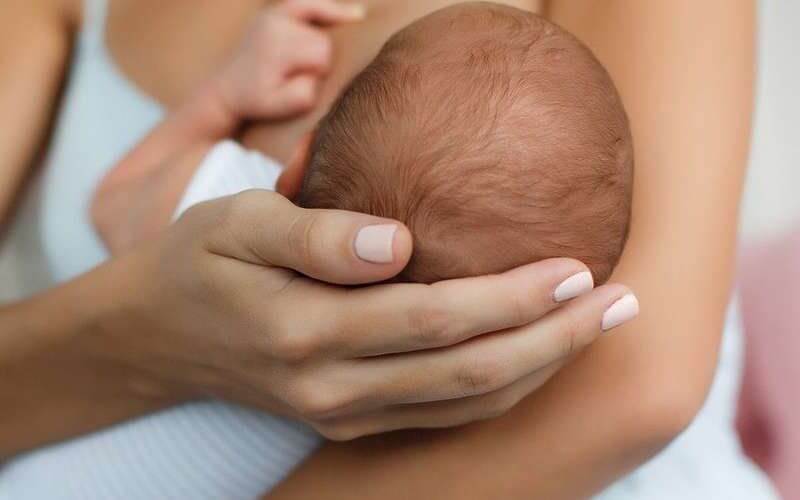 الصحة تطلق حملة لتشجيع الرضاعة الطبية