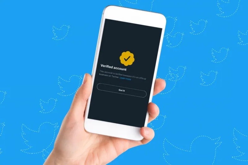 "تويتر" تفرض ألف دولار شهريا مقابل الاحتفاظ بعلامة التوثيق الذهبية