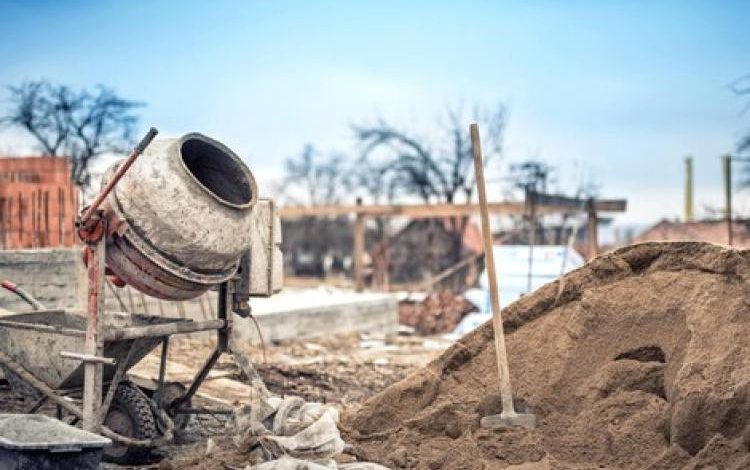 الحياة تعود إلى أوراش بعد تراجع طفيف في أسعار مواد البناء