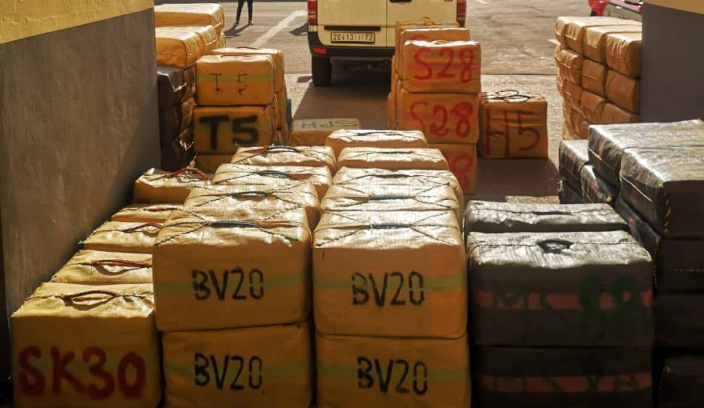 الدار البيضاء.. إجهاض عملية للتهريب الدولي للمخدرات وحجز 4 أطنان و635 كلغ من مخدر الشيرا