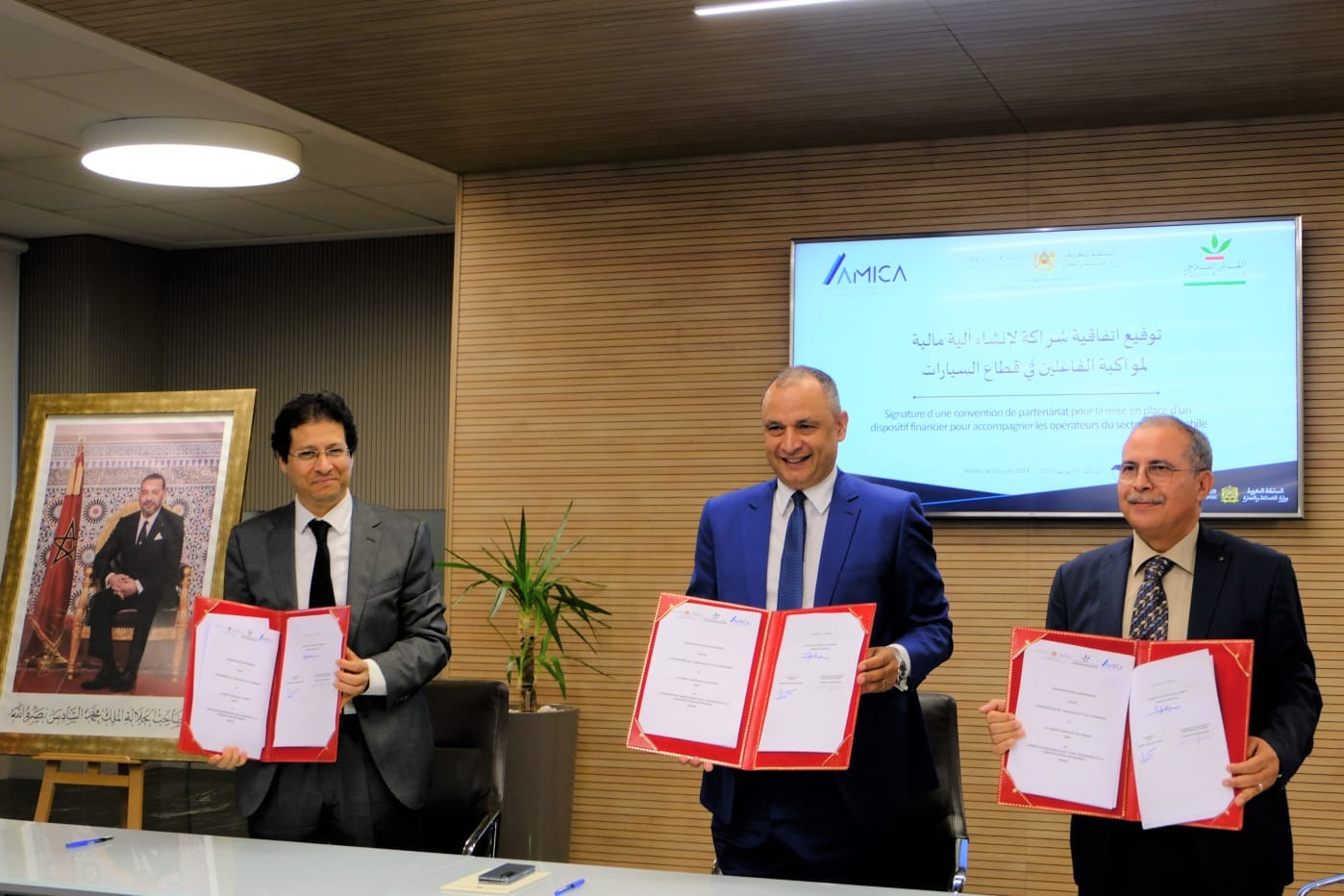 "القرض الفلاحي" للمغرب يوقع اتفاقا لمواكبة المقاولات العاملة في قطاع صناعة السيارات