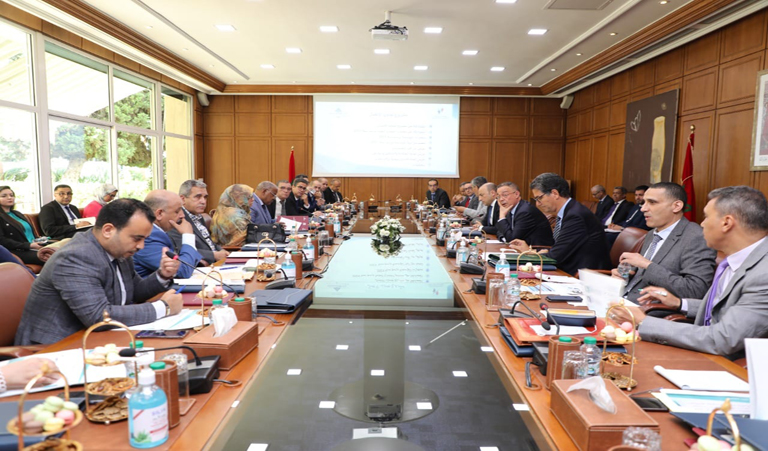 لقجع يترأس اجتماع لجنة التوجيه لمؤسسة الأعمال الاجتماعية لموظفي وزارة المالية