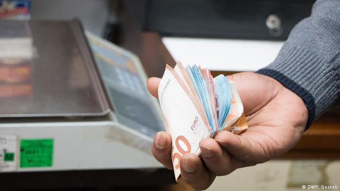 تراجع طفيف في تحويلات المغاربة المقيمين بالخارج