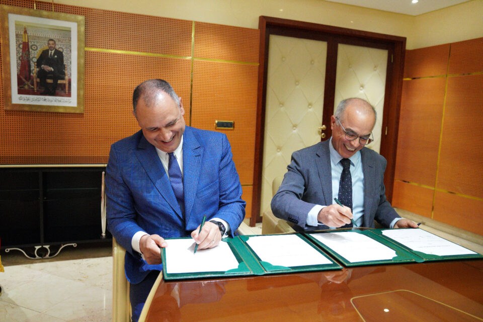 التخطيط والصناعة يوقعان اتفاقية لتبادل المعطيات وتطوير السياسات العمومية