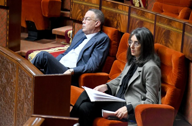 الحكومة تعتزم تعديل قانون المالية لتعزيز نجاعة الأداء بالمؤسسات العمومية