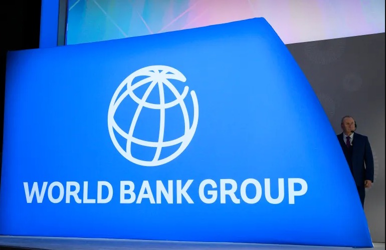 البنك الدولي يستأنف الشراكة مع تونس بعد انقطاع بسبب تصريحات قيس سعيد "العنصرية"