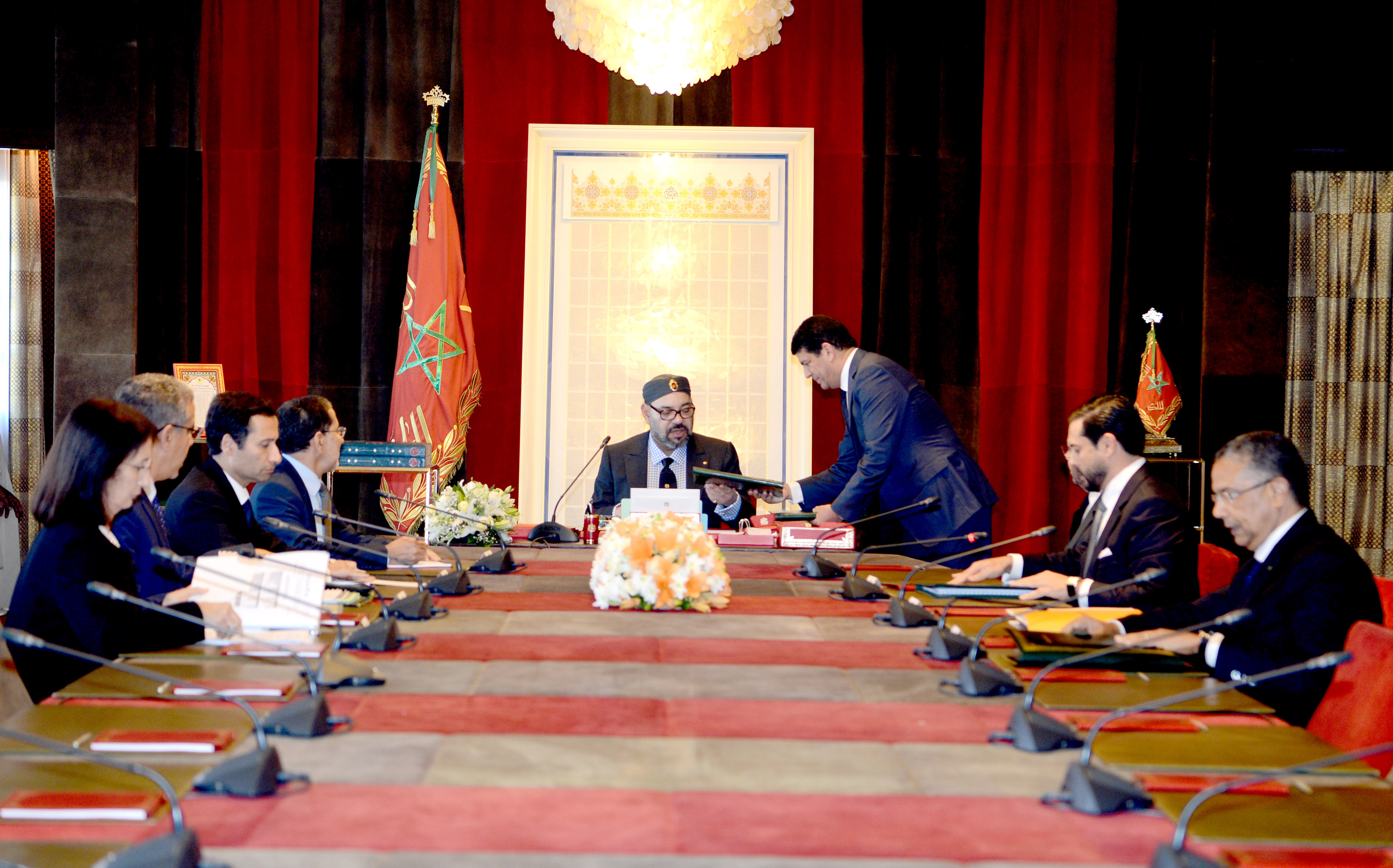 الملك يترأس جلسة عمل حول تطوير الطاقات المتجددة