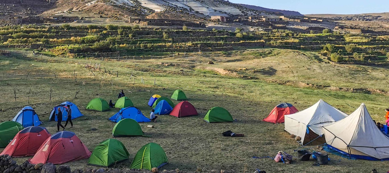 يهم المصطافين والسياح: التخييم والمساكنة بترخيص مسبق من السلطات