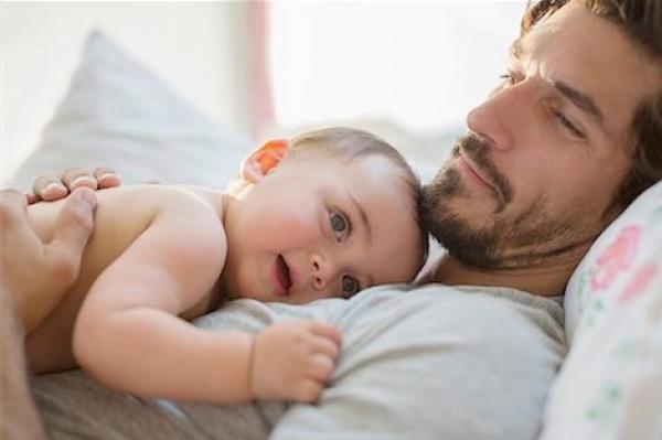 قرار جديد من الحكومة عن رخصة الأبوة والتعويض عن الرضاعة