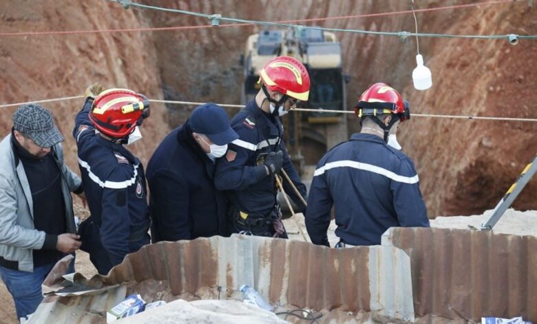 قلوب المغاربة مع ريان في البئر.. المنقذون يقتربون من المسافة صفر