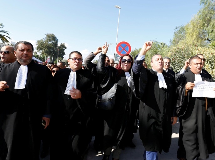 التوافق ينهي أزمة الضرائب بين الحكومة والمحامين