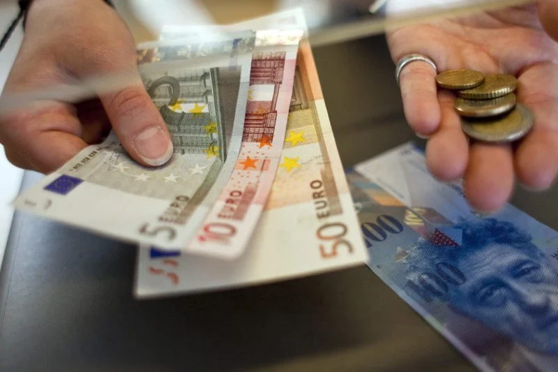 تحسن سعر صرف الأورو مقابل الدرهم يرفع قيمة الحوالات بين أوربا والمغرب