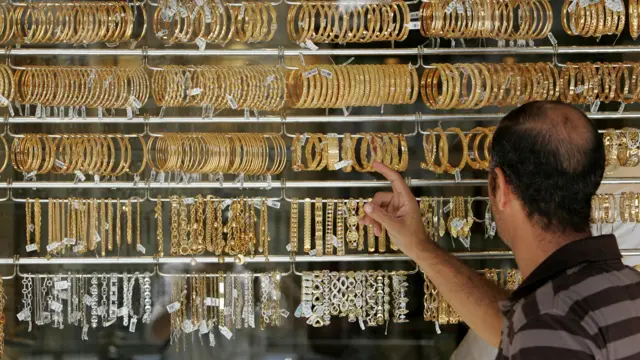 الذهب بين الاستثمار والركود.. أسواق المغرب تترقب بعد الارتفاعات التاريخية للأسعار